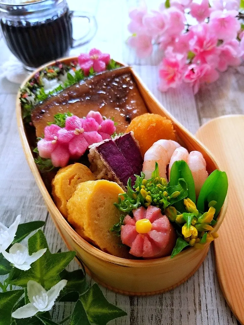 Snapdishの料理写真:ぶり照り焼き弁当|sugar beansさん