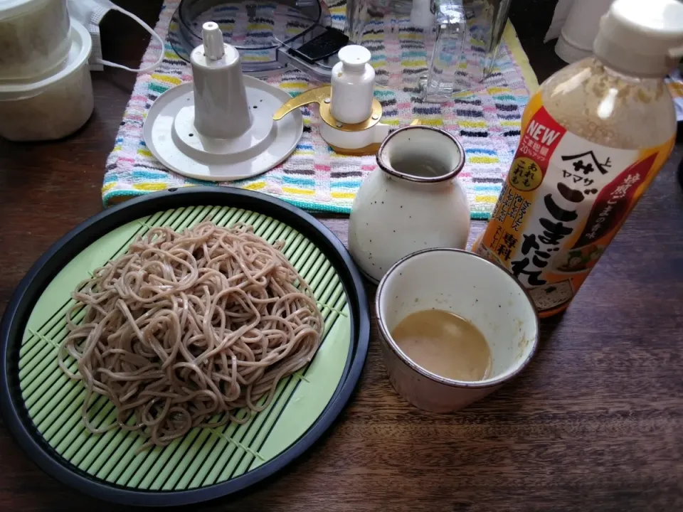 Snapdishの料理写真:ごまだれのざるそば|にんにくと唐辛子が特に好き❤️(元シャリマー)さん