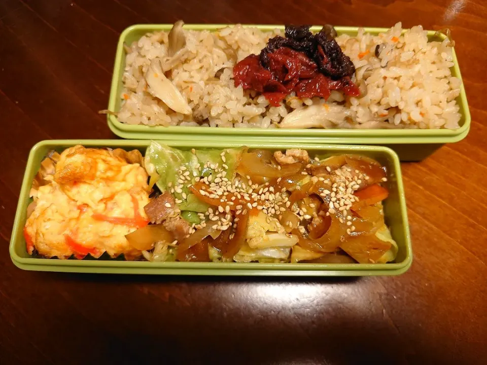 春キャベツとベーコンの野菜炒め　キノコ炊き込みご飯弁当|りょーさん