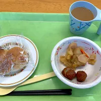 Snapdishの料理写真:🥐魚肉ソーセージの肉じゃが風|あきはるさん