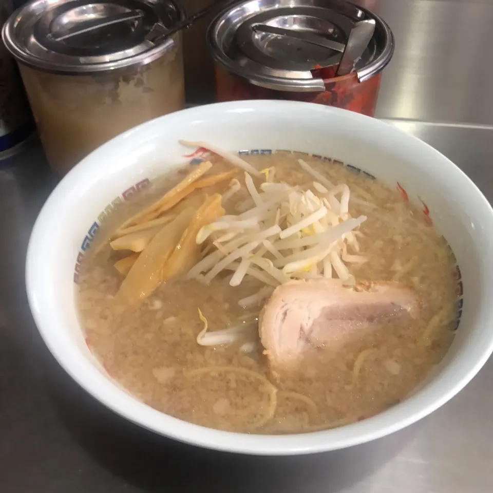 Snapdishの料理写真:工事中？で珍しく30分ほどまたされた。　＃朝ラー　＃ラーメン　　#ホープ軒|Hajime Sakaiさん