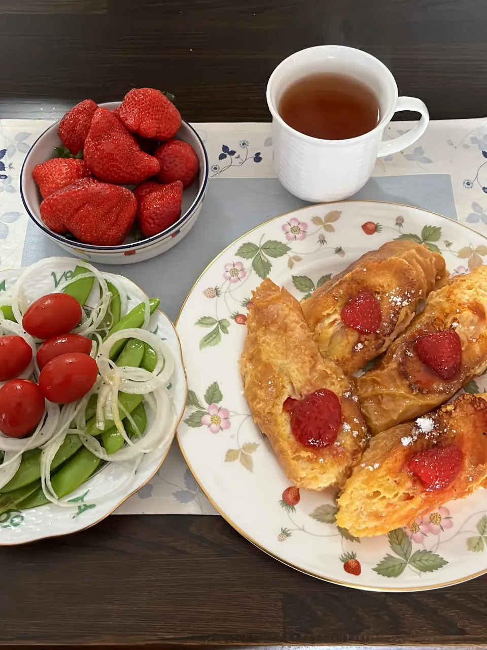 Snapdishの料理写真:お手製のイチゴのコンフィチュールとフレンチトーストと、春の野菜の朝食✨✨お昼過ぎから水泳にさ|tamemitiさん