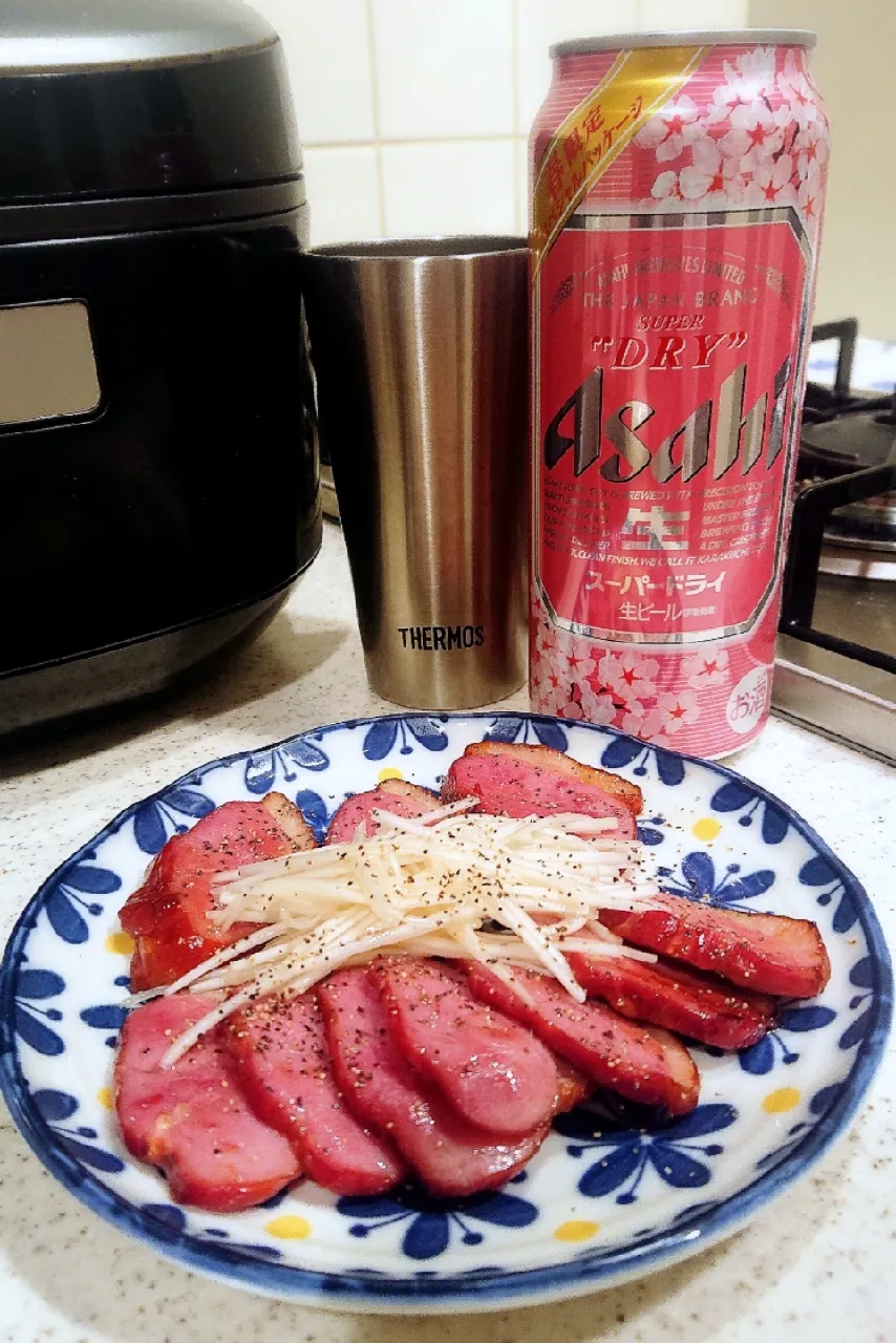 Snapdishの料理写真:お花缶🍺と合鴨スモーク❤️
#2021/4/7|GGGさん