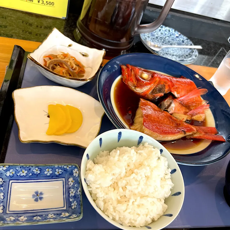 Snapdishの料理写真:金目鯛の煮付け定食|ともこさん