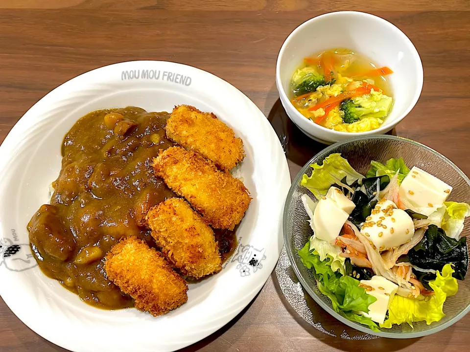 二日目のカレーでチキンカツカレー　豆腐とカニカマの中華風サラダ　ブロッコリーと卵のスープ|おさむん17さん