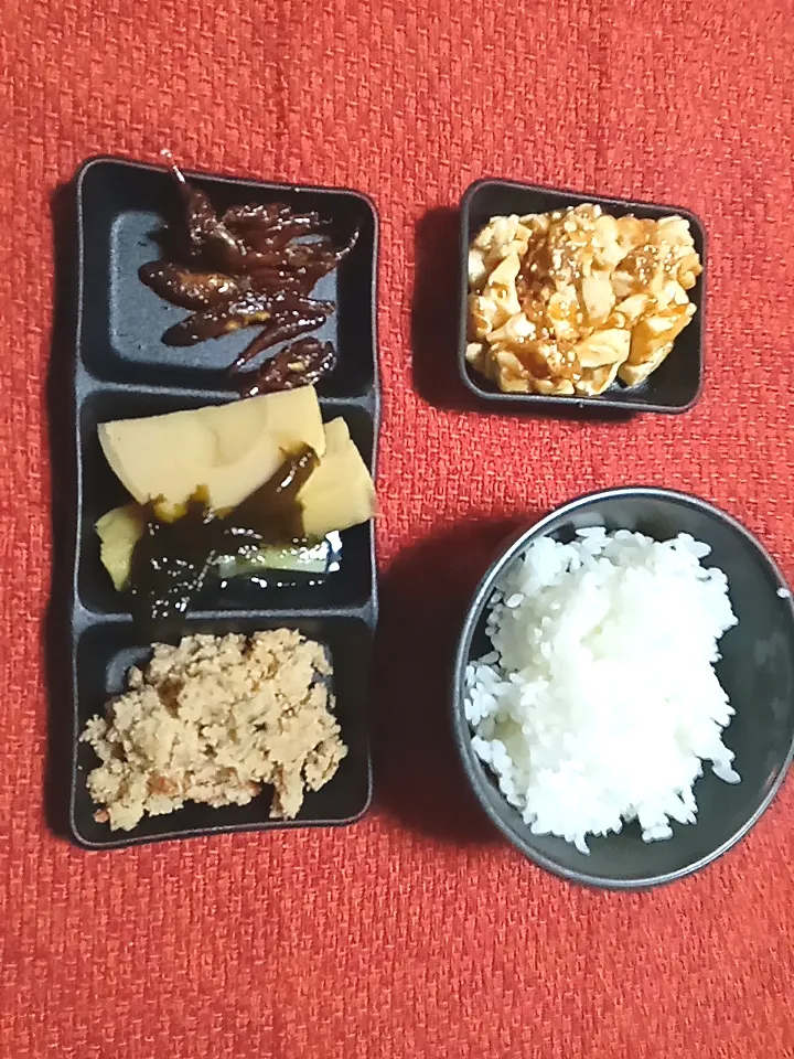 麻婆豆腐
筍煮物
ゴリ佃煮
おから煮物
ご飯|あまさんさん