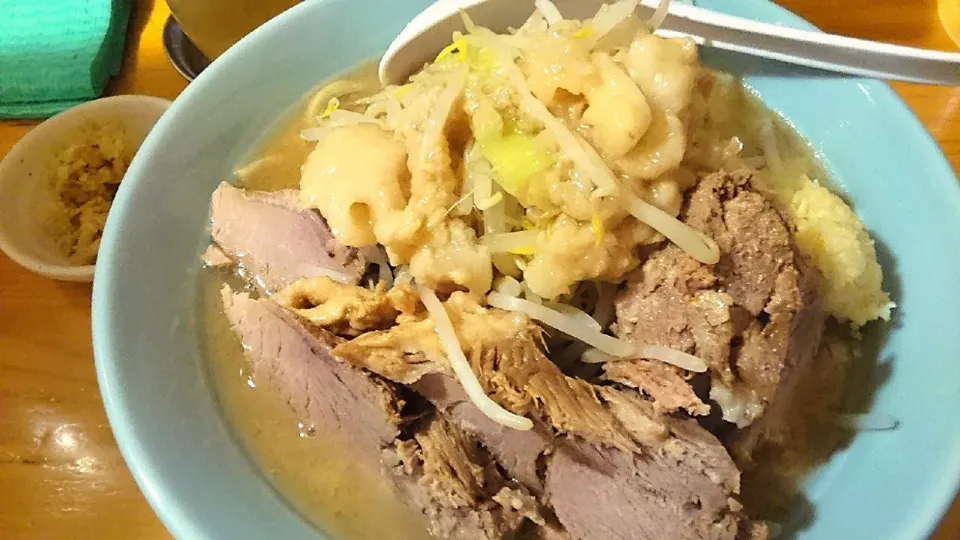 【夜営業17時～21時のみ】
ラーメン慶次郎 本店
豚増しラーメン（950円）
＋生姜（別皿、50円）
＋ニンニク（無料）
＋アブラ（無料）
＠板橋本町3分
（JR十条駅から徒歩17分）
22076|大脇さん