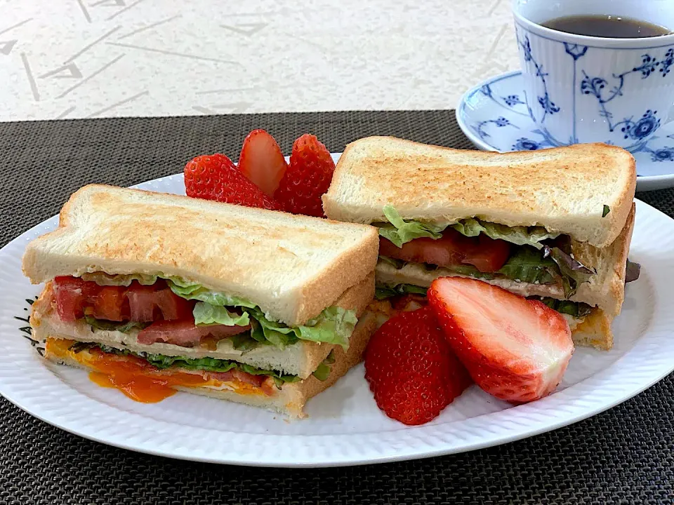 Snapdishの料理写真:朝ごパンのクラブサンド🥪|ｋｚｓｙｋさん