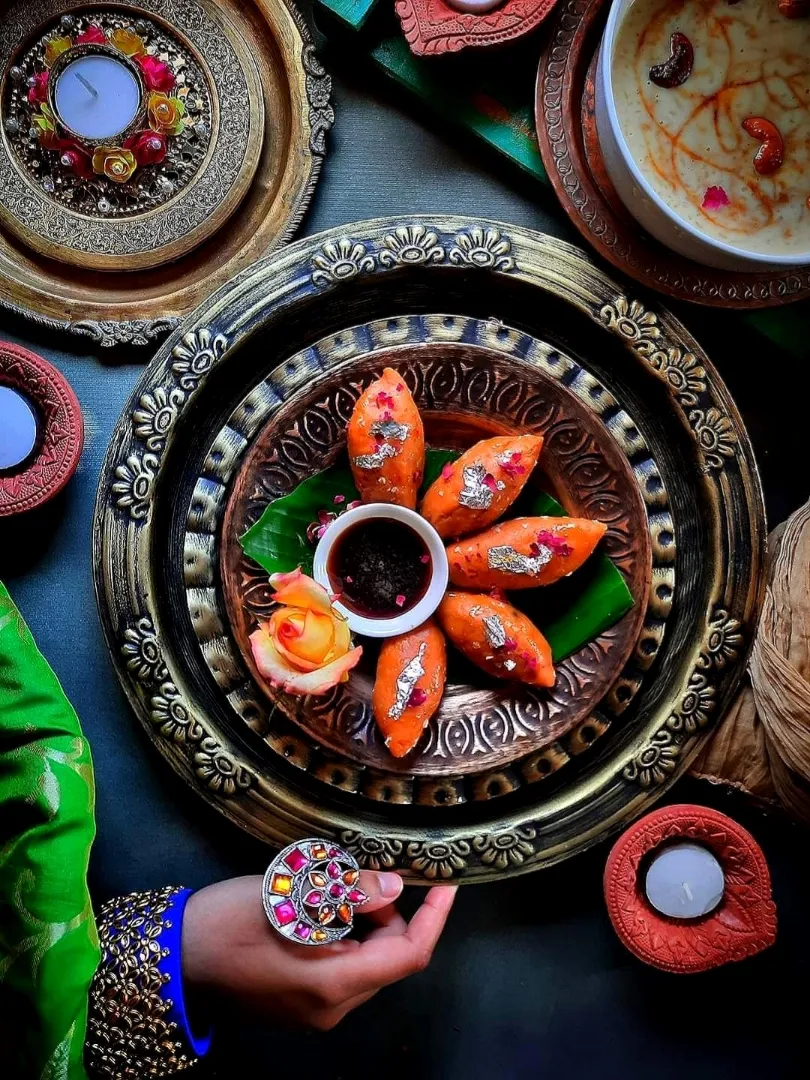 Steamed/Bhapa Puli Pithe( Orange Sweet Potato dumplings made with coconut and jaggery filling )
 Served these with liquid palm jaggery
|Riniさん