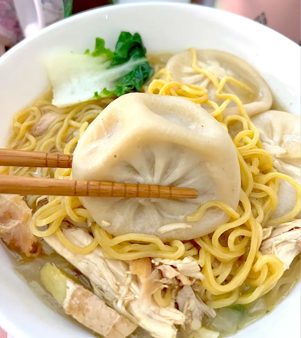 Snapdishの料理写真:Dumpling soup and wonton noodles|🌺IAnneさん