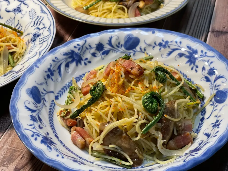 こごみのオイルパスタ🍝|レオンさん