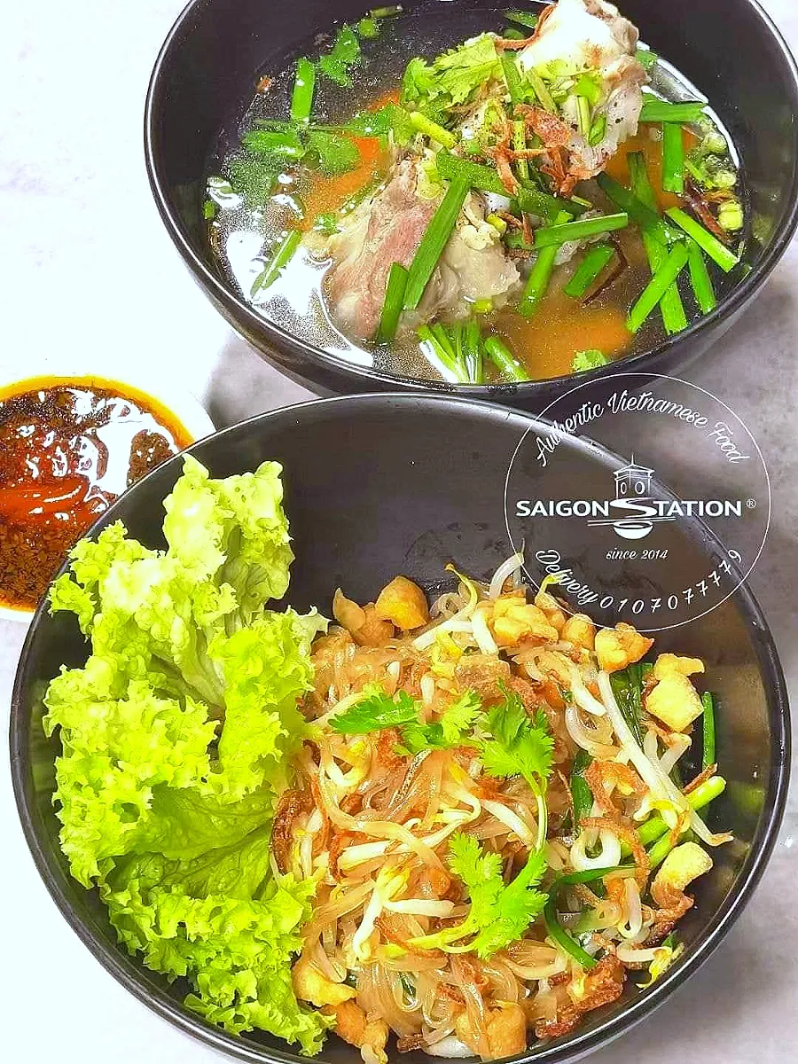 Snapdishの料理写真:Giant pork bone Phnom-penh noodle
𝙊𝙍𝘿𝙀𝙍 𝙉𝙊𝙒 
╔════════════════╗
         👉𝙒𝙚𝙘𝙝𝙖𝙩: 𝙨𝙖𝙞𝙜𝙤𝙣𝙠𝙚𝙥𝙤𝙣𝙜 
         👉𝙒𝙚𝙘𝙝𝙖𝙩: 𝙎𝙖𝙞𝙜𝙤𝙣|Saigon Stationさん