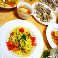 Snapdishの料理写真:甘～いトマトとばふん＆赤うにの冷製パスタ＆あさりの酒蒸し＆ポトフに白ワインを添えて…|chii...さん