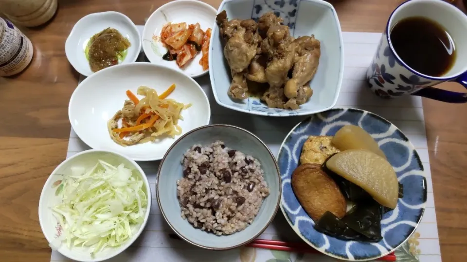 鶏肉のさっぱり煮
おでん
切り干し大根
キャベツのサラダ
小豆玄米
キムチ
松前漬け|ぴーちゃんママさん