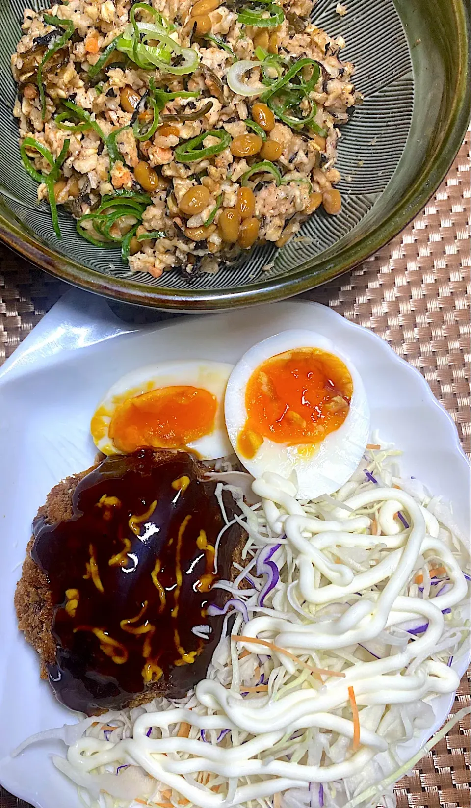 メンチカツと納豆混ぜご飯|すくらんぶるえっぐさん