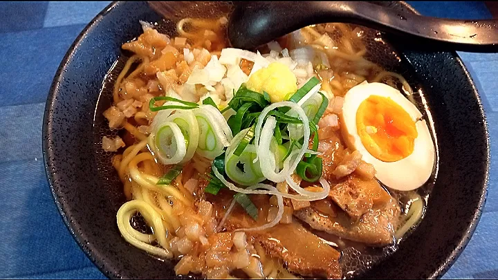 豚の脂と玉ねぎがほんのり甘い 燕三条風「背脂醤油ラーメン」|koheiさん