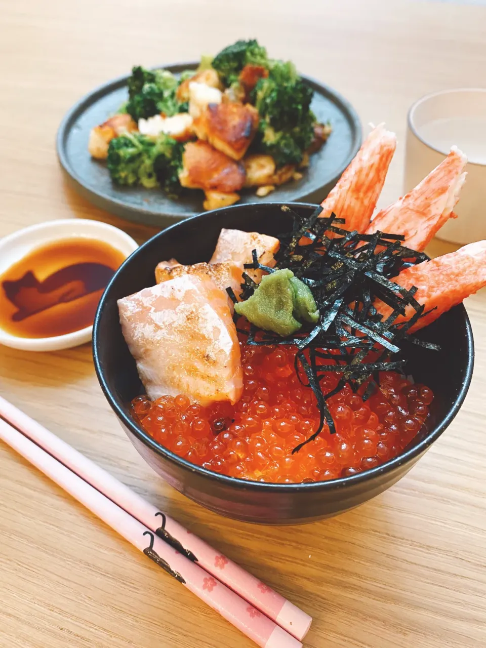 Snapdishの料理写真:夜食★サーモンいくらの親子海鮮丼|Muiさん