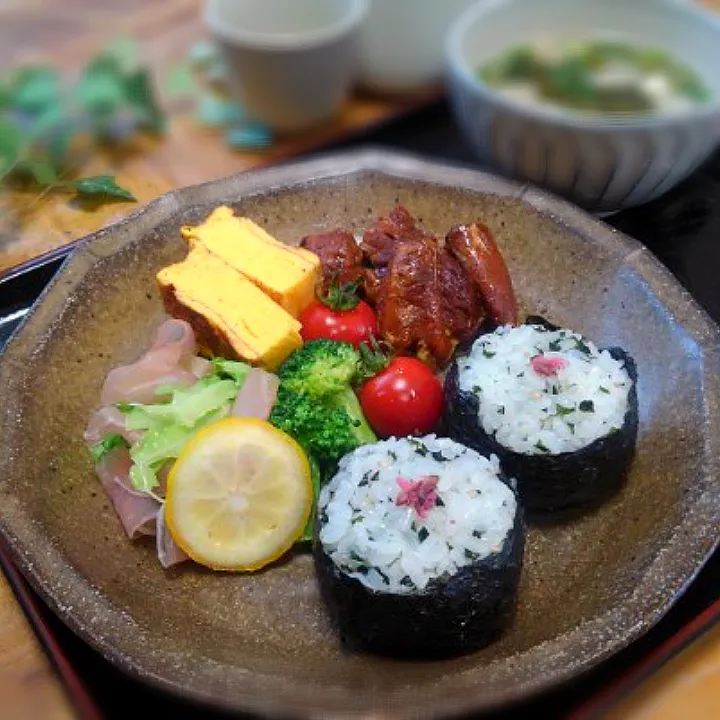 Snapdishの料理写真:鶏の甘辛炒めワンプレート朝食|くまちゃんさん