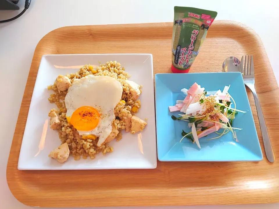 今日の昼食　グリーンカレー炒飯、大根サラダ|pinknari🐰🌈さん