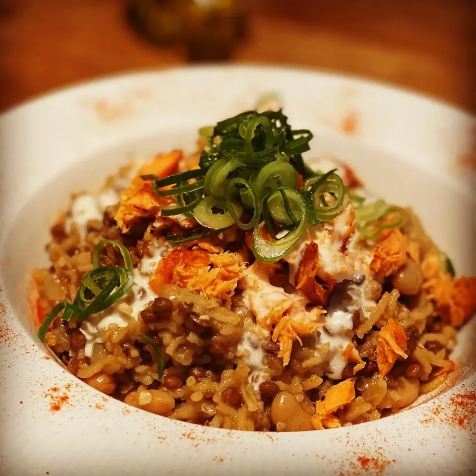 Lunch! Lunch! 
Freshly Made Lentil & Bean 🫘 Fish Stock Basmati Risotto with Fresh Baked Salmon Flakes #risotto #freshfood #chefemanuel  #homecooking 
#rice #il|Emanuel Hayashiさん