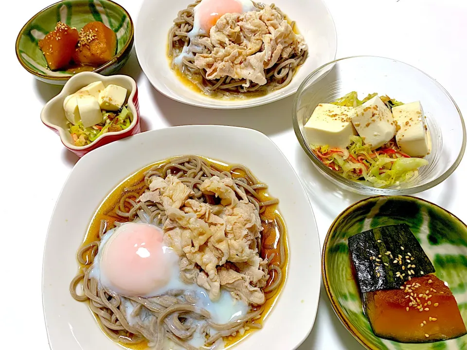 豚しゃぶ温玉そば　豆腐サラダ　かぼちゃの煮物|ゆさん