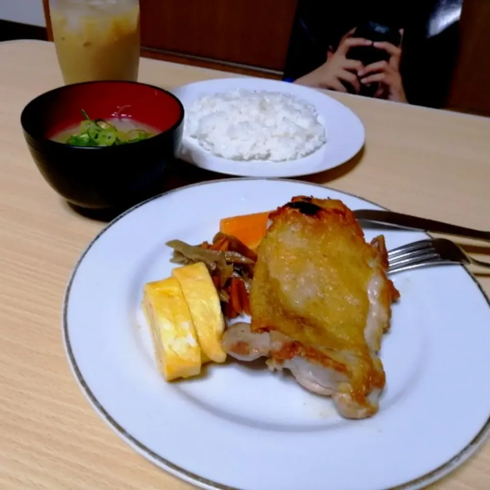 Snapdishの料理写真:皮パリパリのチキンステーキ定食。|ariyo4200さん