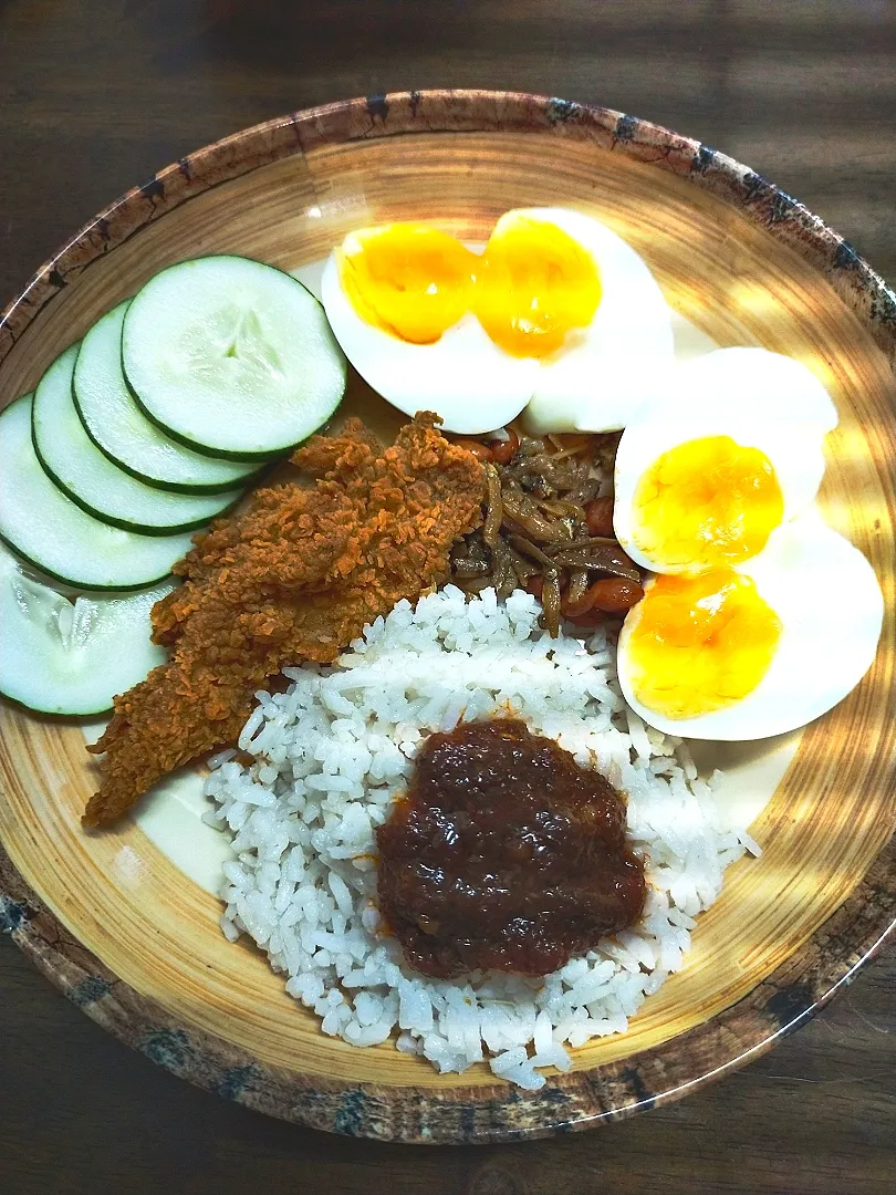 Nasi Lemak Telur Rebus|Datin NR.さん