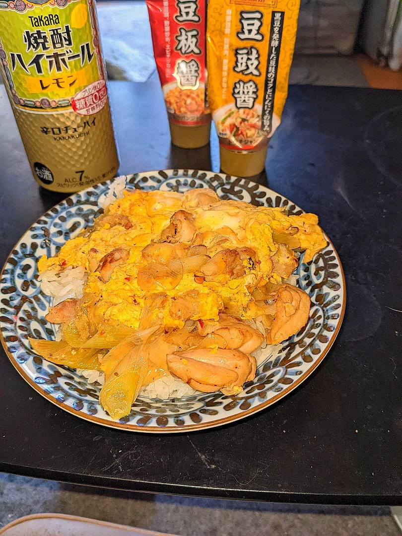 Snapdishの料理写真:夜勤明け中華調味料で作る親子丼（鶏もも肉漬け込み同様）|Tarou  Masayukiさん