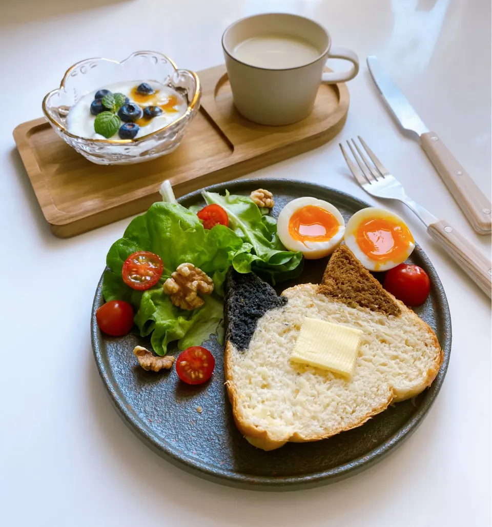 日曜日の気分♪ 三毛猫食パンとサラダで良い一日を|Muiさん