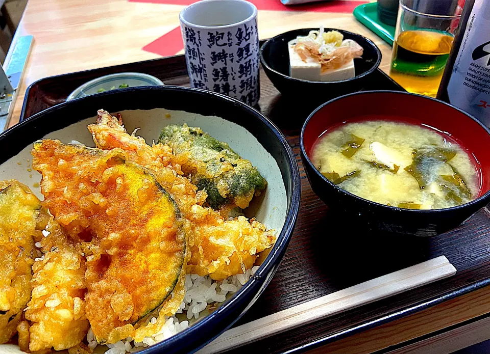 Snapdishの料理写真:人気の定食屋で天丼|須佐 浩幸さん