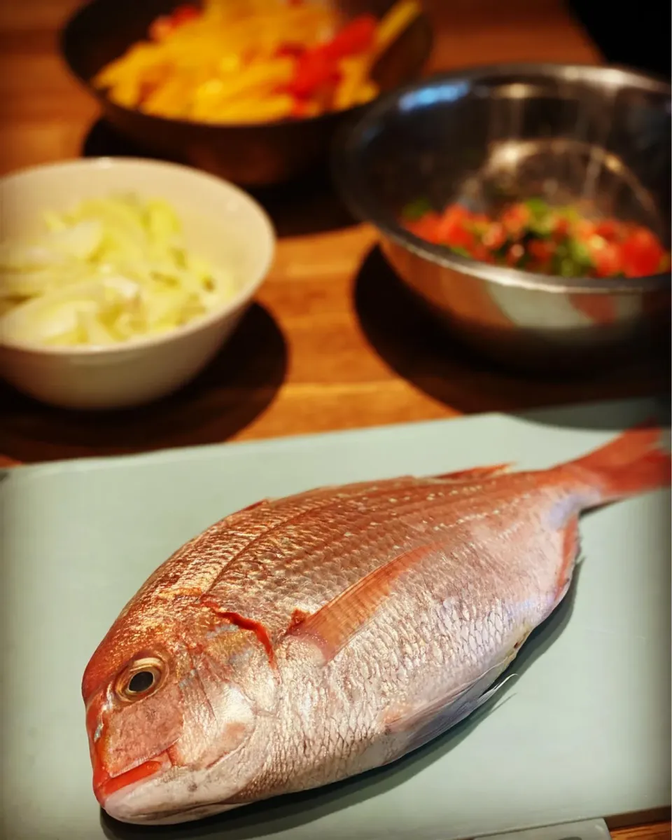 Snapdishの料理写真:Oven Baked West Indian Style Baked Red Snapper stuffed with Tomatoes , Spinach, ginger & Garlic 
Coated with spice with Red an yellow peppers with onion garlic |Emanuel Hayashiさん