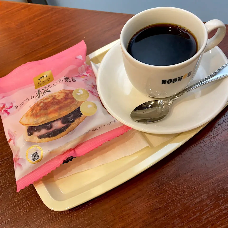 Snapdishの料理写真:もっちり桜どら焼き
ブレンドコーヒー|T. Wonderさん