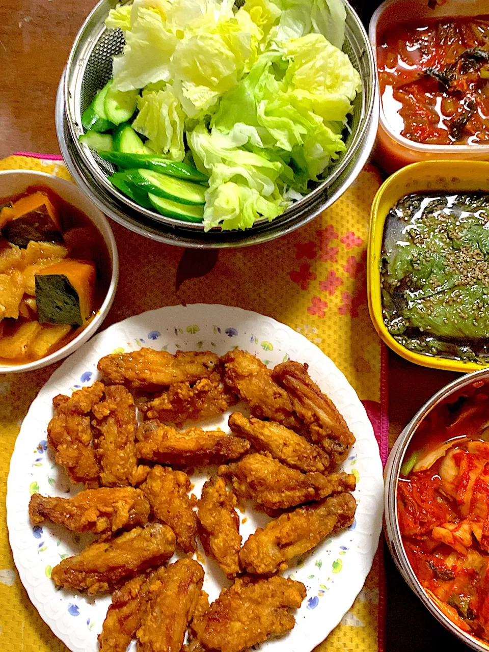 南瓜煮　チキチキボーン　キムチ色々　大葉漬け　サラダ🥗|掛谷節子さん