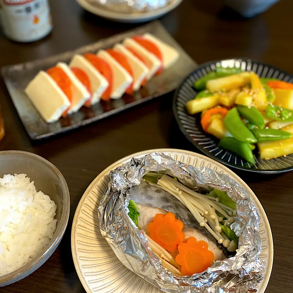 鰆とえのきのバタポンホイル焼き
塩麹豆腐のカプレーゼ風
スナップえんどうとじゃがいものコンソメ炒め|ちぐあささん