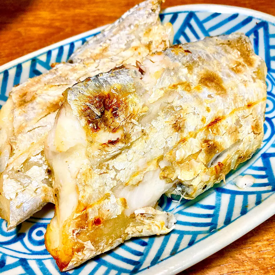 太刀魚の塩焼き✨身が崩れそうになる位、脂乗って卵持ちの太刀魚でした❣️|まいりさん