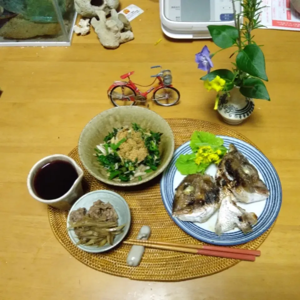 2022.4.10
鯛兜塩焼き
牛肉とゴボウのきんぴら
ホウレン草と舞茸の酢の物|tamikichiさん