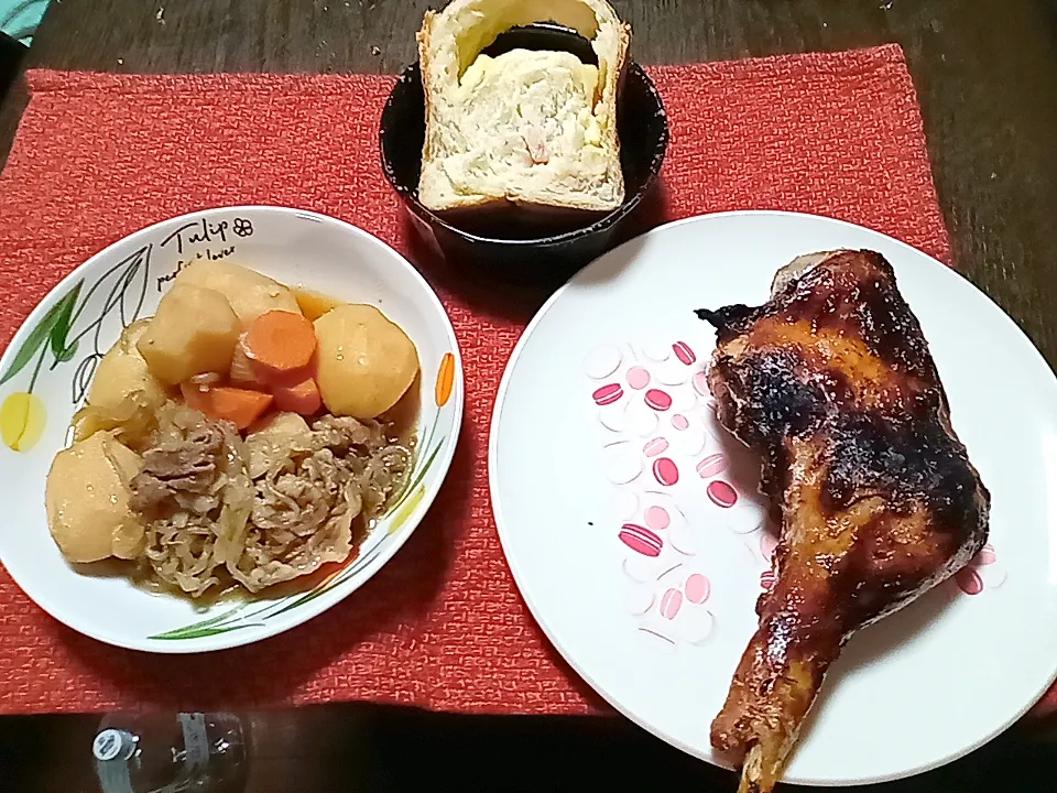 鳥焼き
肉じゃが
パン|あまさんさん