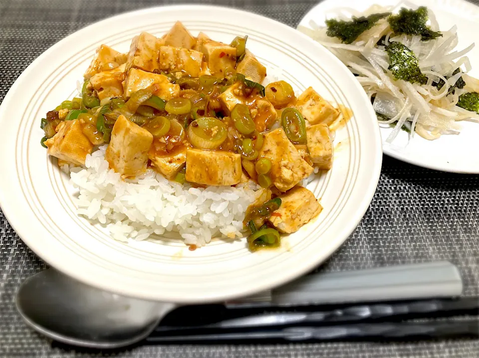 麻婆丼と春大根のサラダ🥗🌸|ちぼさん