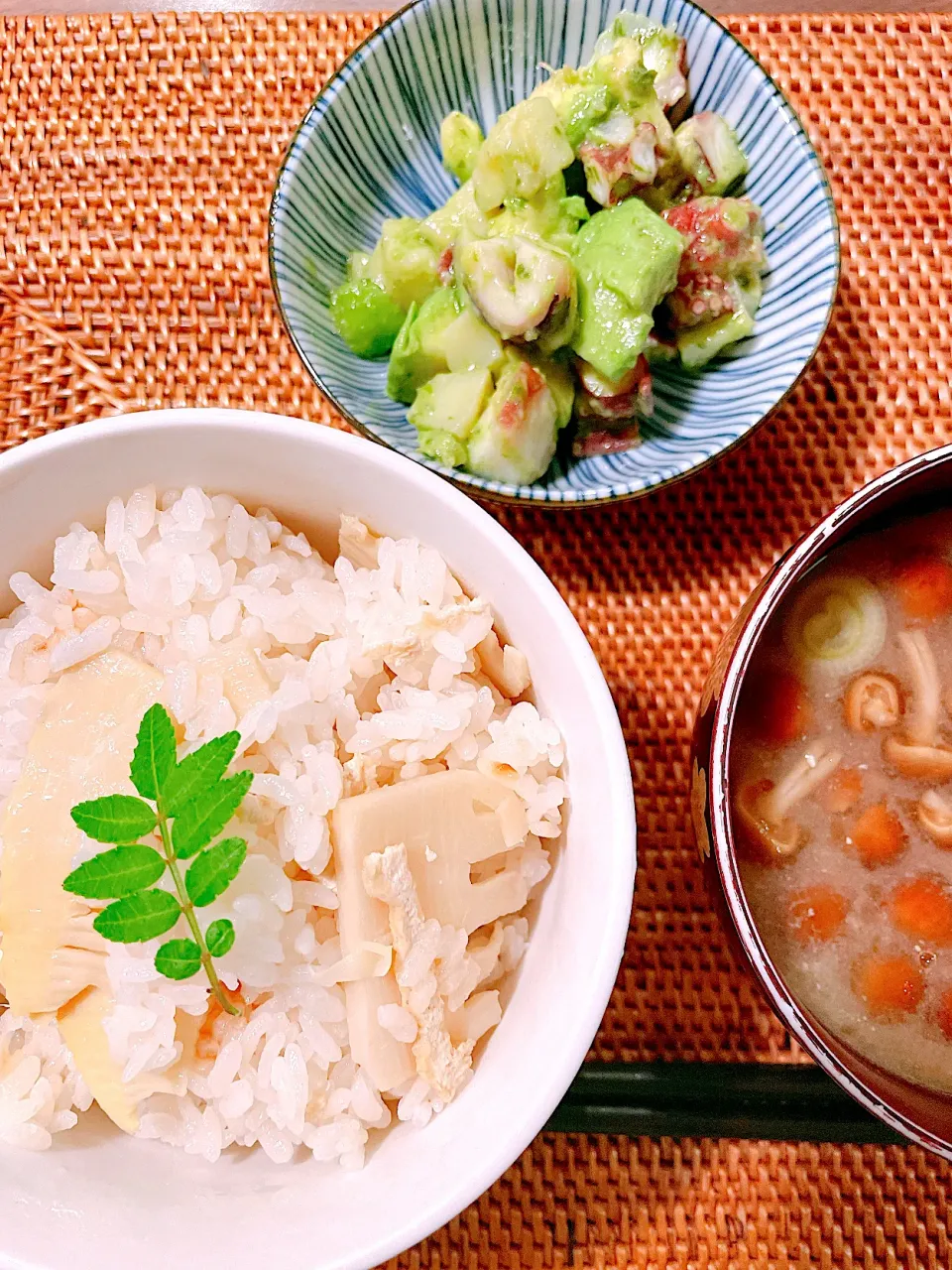 Cooked rice with boiled bamboo shoots, octopus and avocado and potatoes with pesto sauce|taka-chanさん