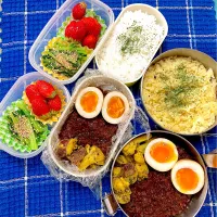 Snapdishの料理写真:キーマカレー弁当|Shinsuke Takeさん