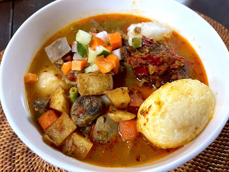 Snapdishの料理写真:Lontong sayur|yeni kartikasariさん