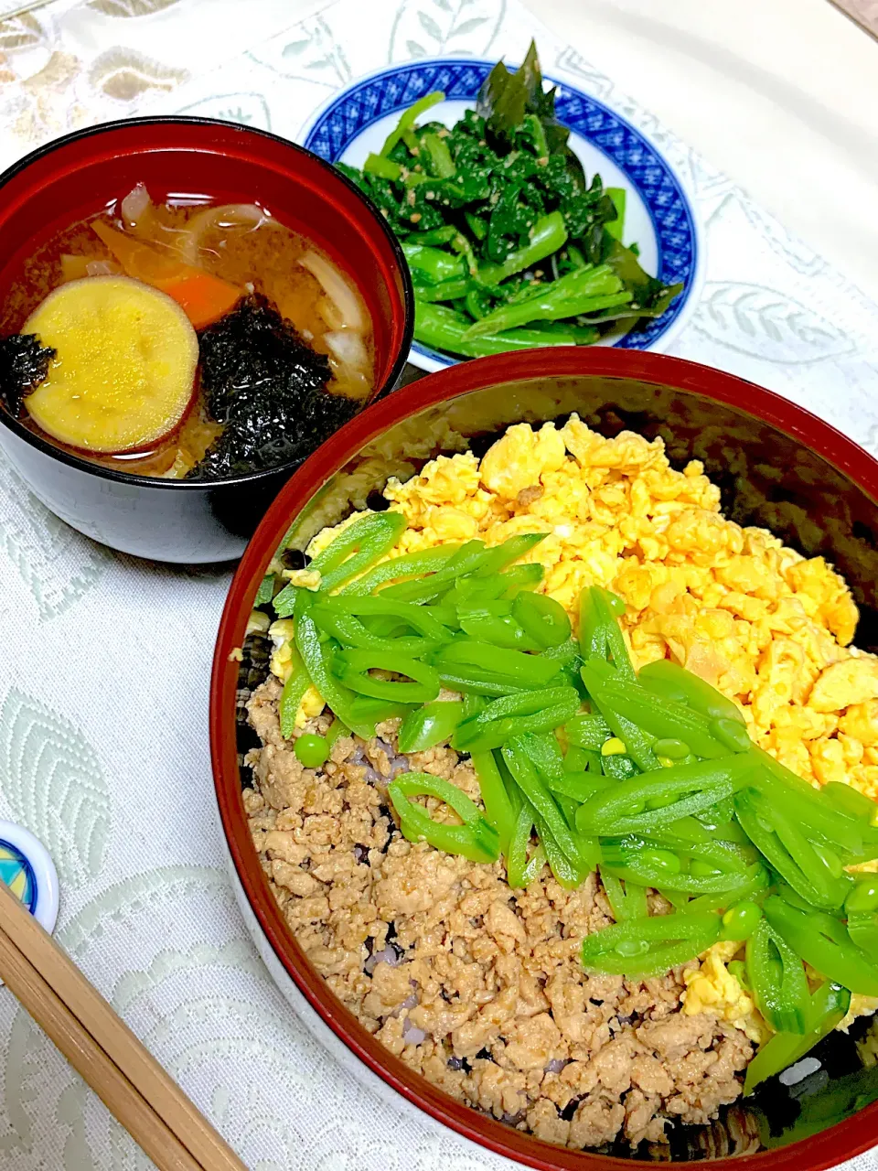 そぼろご飯とさつまいものお味噌汁|yasukoさん