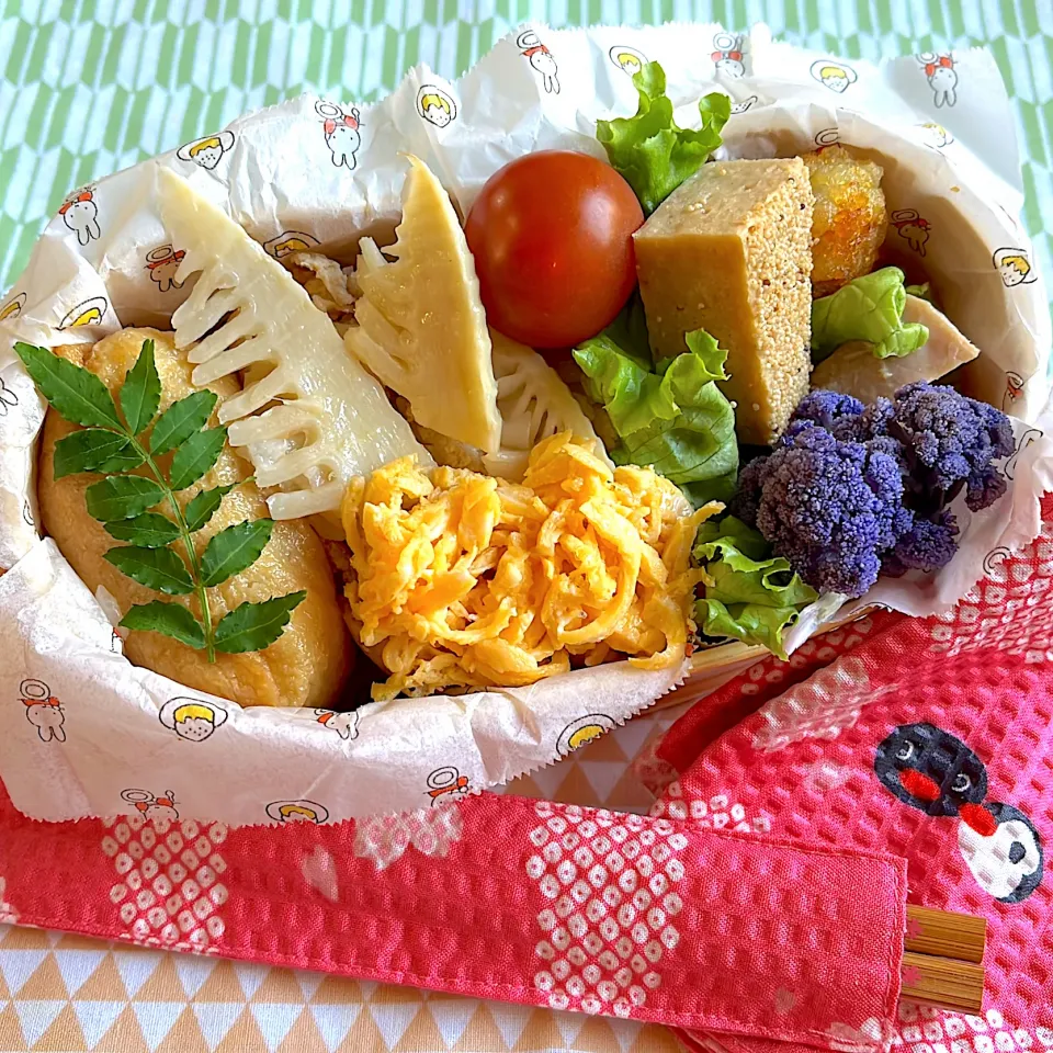 Sの食卓さんの料理 🌸旬の味　たけのこご飯を詰めた　たけのこいなり😋　お花見お弁当にどうですか❓　を高1娘のお弁当に😃|エコル　ピコさん