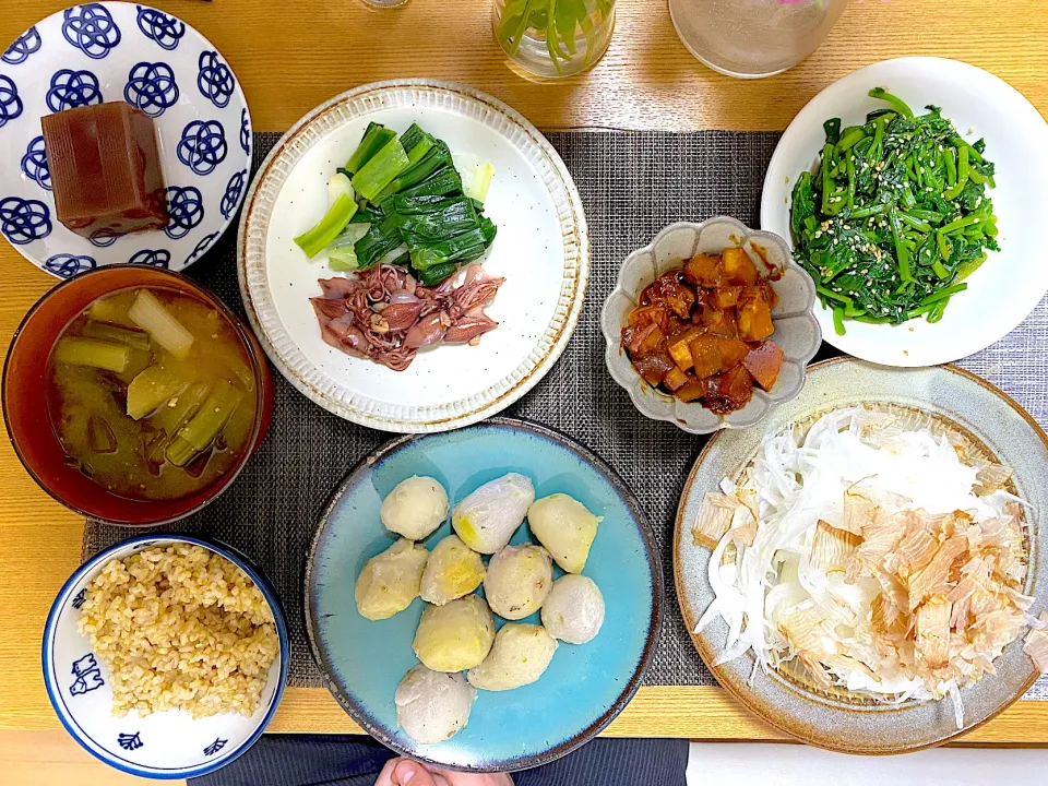 Snapdishの料理写真:祖父の里芋、朝どれたけのこの味噌和え、クレソンのナムル、祖父のわけぎとホタルイカ🦑、わけぎとなすと大根の味噌汁🍆、祖父の新玉ねぎで冷奴🧅、水羊羹|1614さん