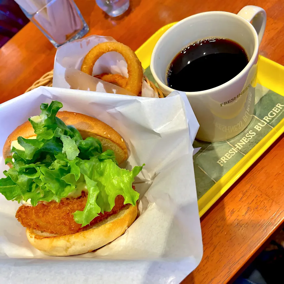 Snapdishの料理写真:フィッシュバーガー レギュラーセット|T. Wonderさん