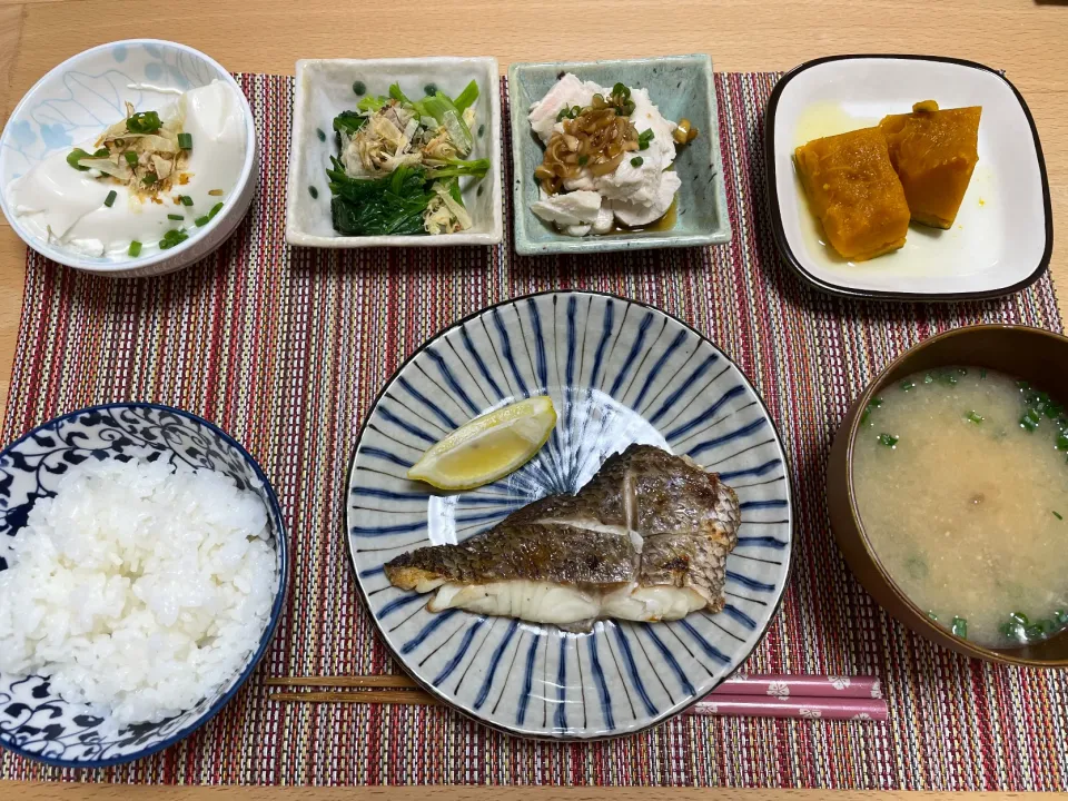 Snapdishの料理写真:鯛の塩焼き|まーさん