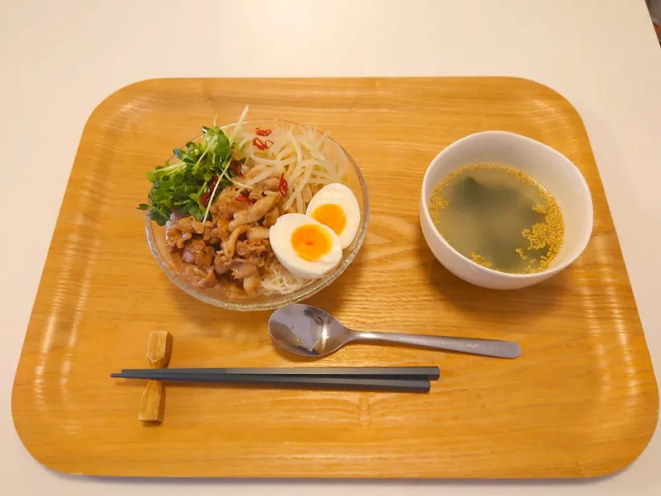 今日の夕食　豚肉と野菜のナンプラー和えそうめん、わかめスープ|pinknari🐰🌈さん