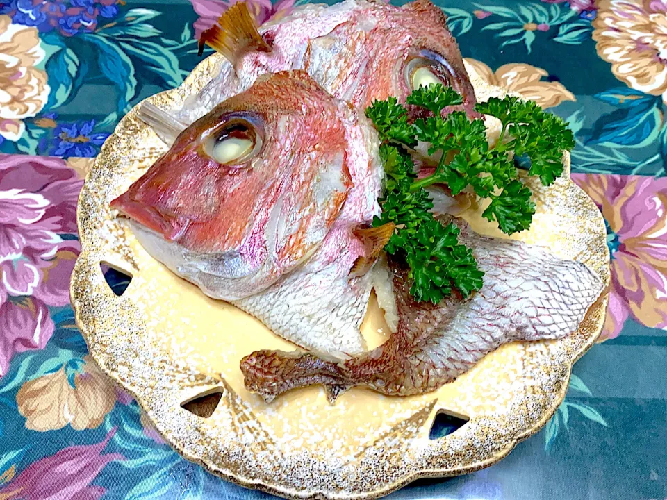 Snapdishの料理写真:鯛カブトの塩焼き|みーこさん