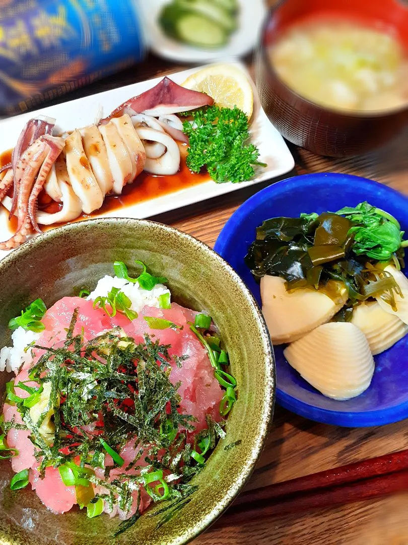 Snapdishの料理写真:まぐろ中おち丼定食🐟|fumfumさん