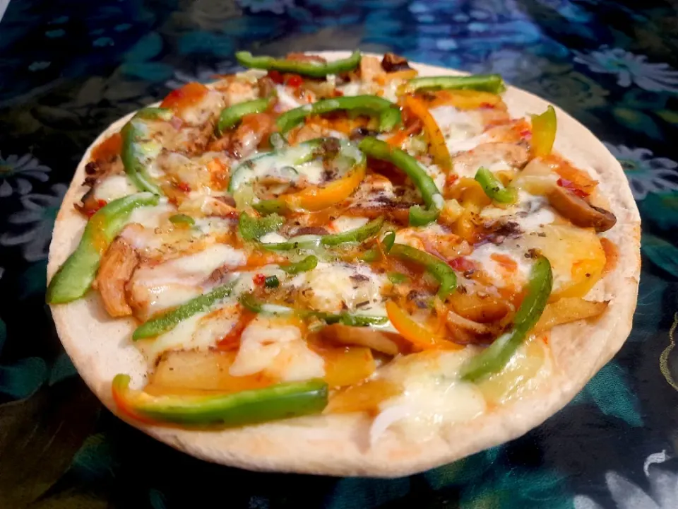 Chicken cheese pizza🥘|Anii's Foodさん